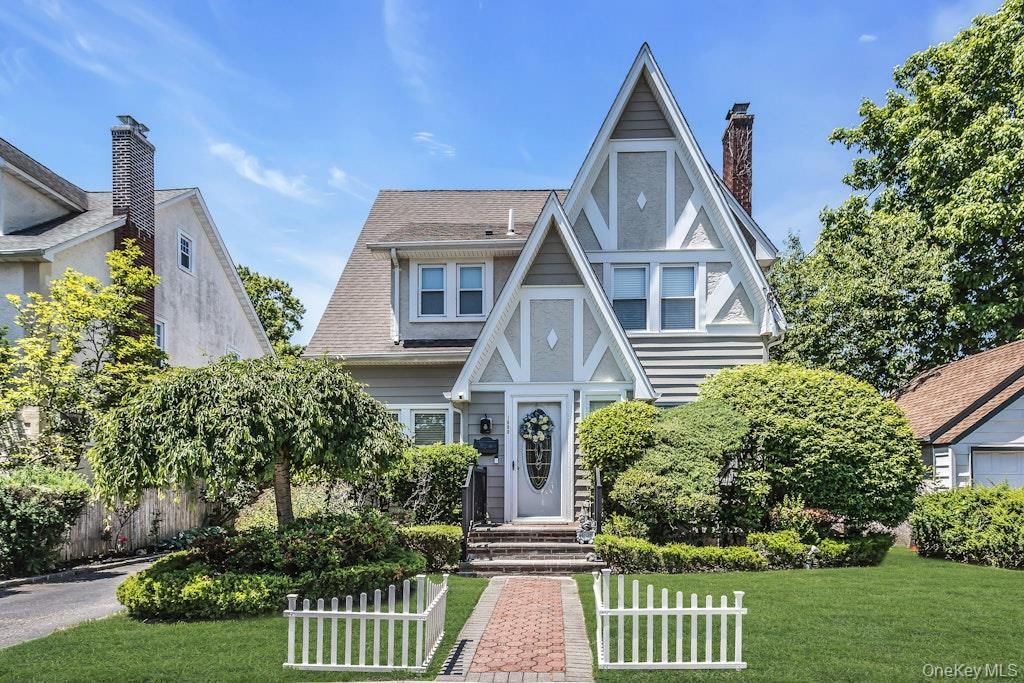1680 roosevelt Street, Baldwin, NY 11510