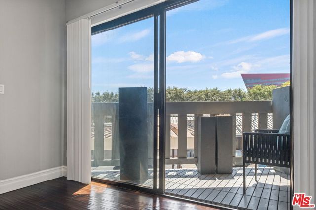 832 PALM Avenue 105, West Hollywood, CA 90069