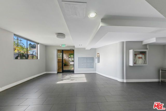 832 PALM Avenue 105, West Hollywood, CA 90069