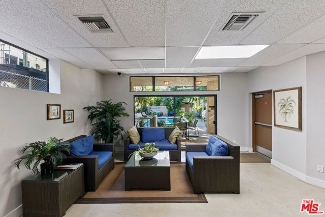 832 PALM Avenue 105, West Hollywood, CA 90069