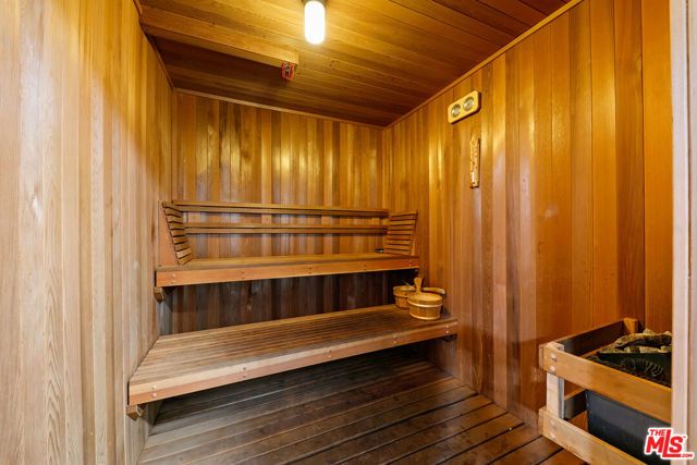 832 PALM Avenue 105, West Hollywood, CA 90069