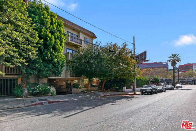 832 PALM Avenue 105, West Hollywood, CA 90069