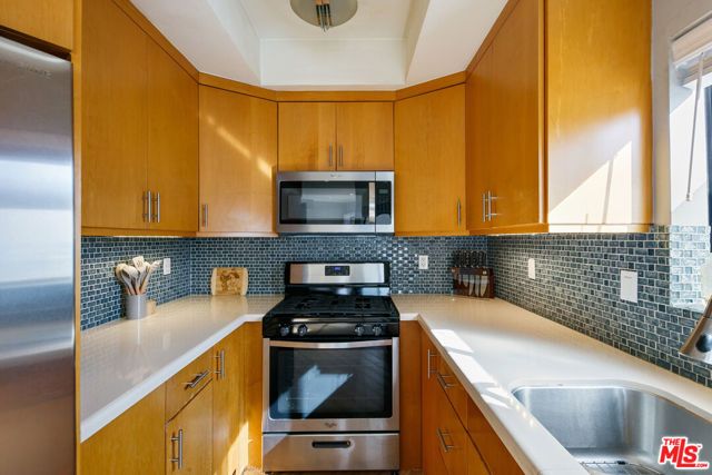 832 PALM Avenue 105, West Hollywood, CA 90069