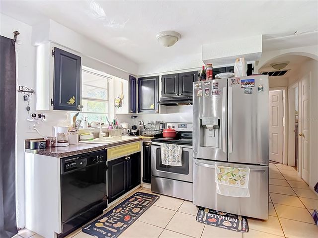 5942 20TH STREET, Zephyrhills, FL 33542