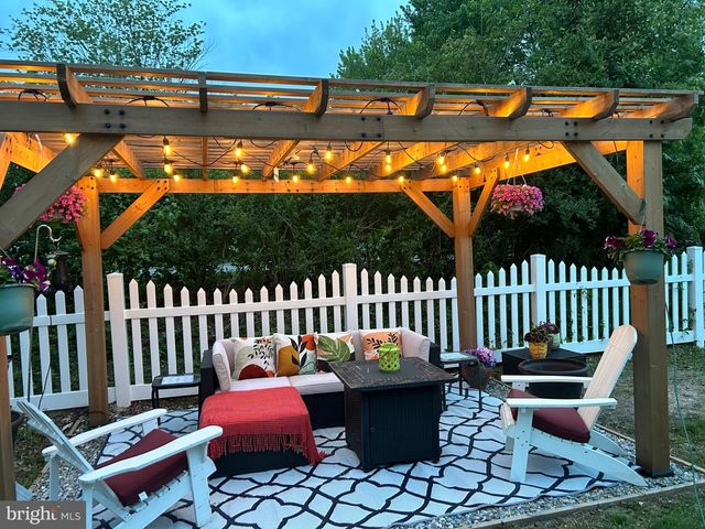 635 WILBY RD, Sicklerville, NJ 08081