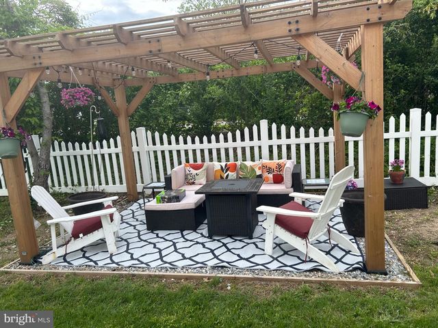 635 WILBY RD, Sicklerville, NJ 08081