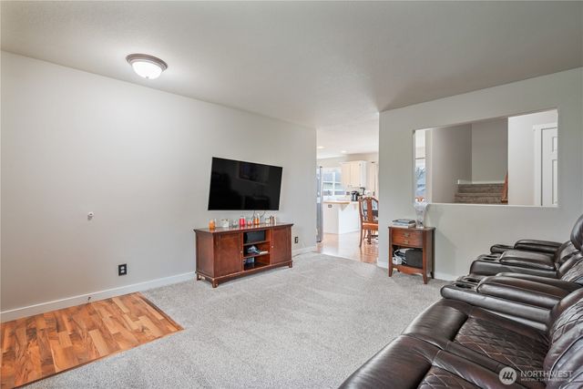 1828 Schneiter Drive, Longview, WA 98632