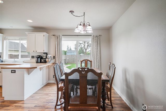 1828 Schneiter Drive, Longview, WA 98632