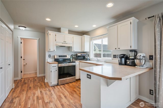 1828 Schneiter Drive, Longview, WA 98632