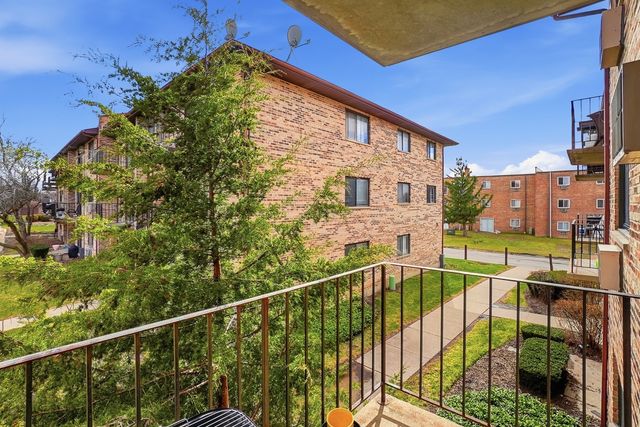 332 KLEIN CREEK Court C, Carol Stream, IL 60188