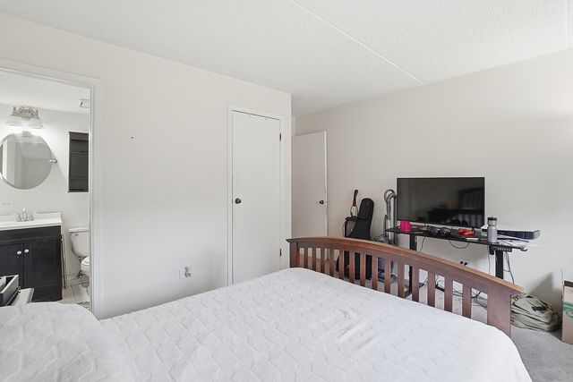 332 KLEIN CREEK Court C, Carol Stream, IL 60188