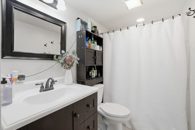 332 KLEIN CREEK Court C, Carol Stream, IL 60188