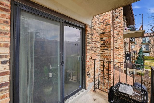 332 KLEIN CREEK Court C, Carol Stream, IL 60188