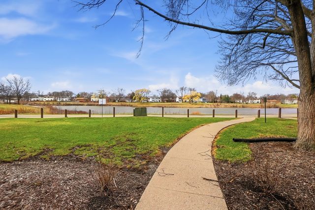 332 KLEIN CREEK Court C, Carol Stream, IL 60188