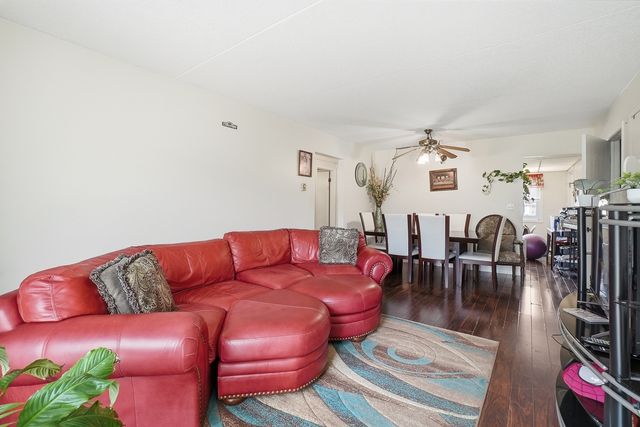 332 KLEIN CREEK Court C, Carol Stream, IL 60188