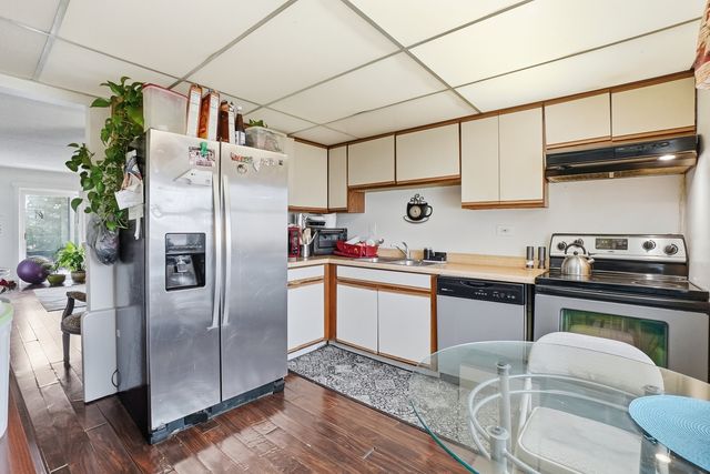 332 KLEIN CREEK Court C, Carol Stream, IL 60188