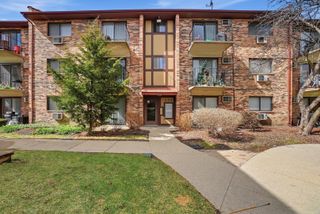 332 KLEIN CREEK Court C, Carol Stream, IL 60188