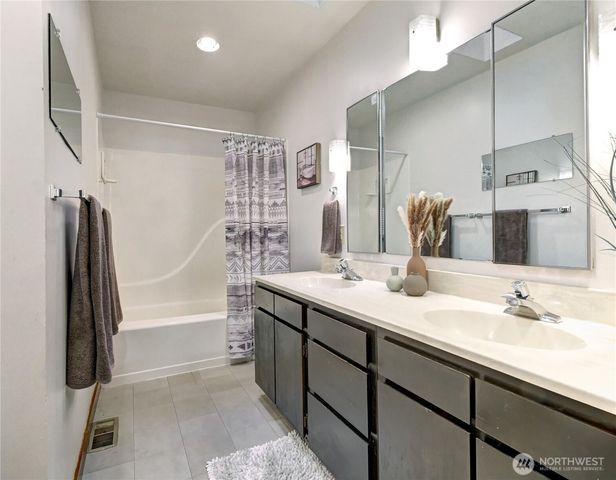 9901 NE 32nd Street, Bellevue, WA 98004