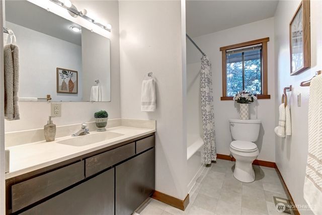 9901 NE 32nd Street, Bellevue, WA 98004