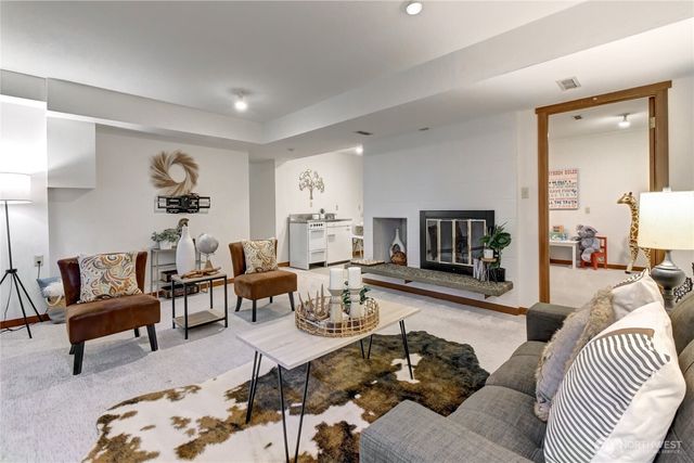 9901 NE 32nd Street, Bellevue, WA 98004