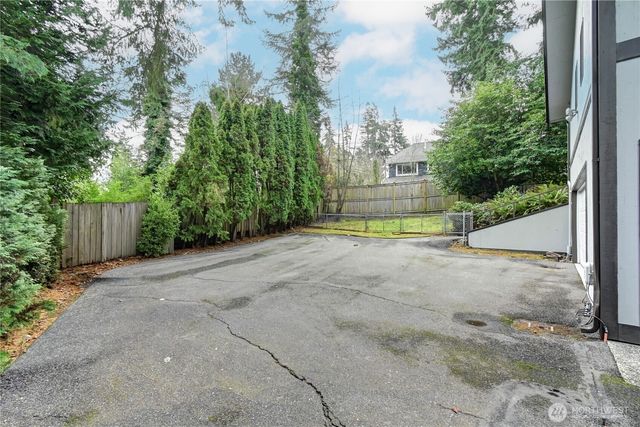 9901 NE 32nd Street, Bellevue, WA 98004