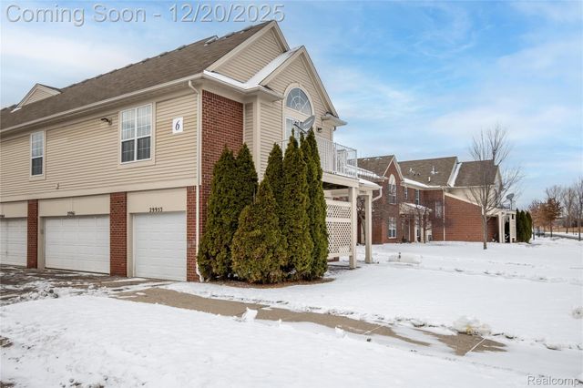 29953 Heritage Parkway, Warren, MI 48092