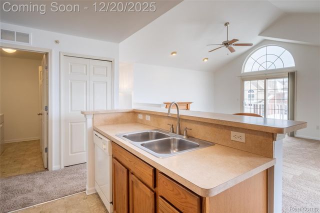 29953 Heritage Parkway, Warren, MI 48092