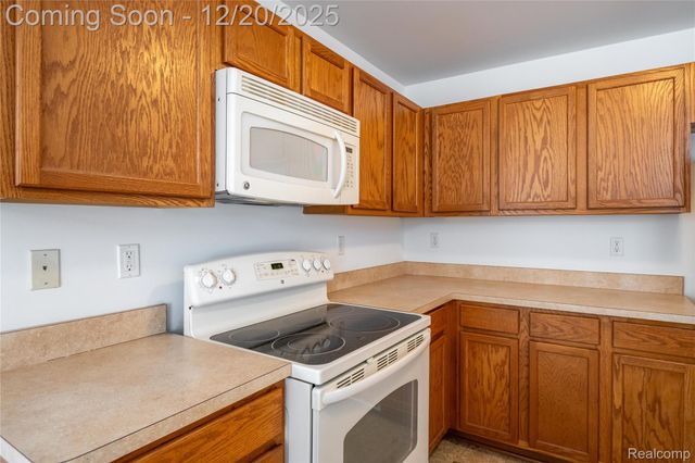 29953 Heritage Parkway, Warren, MI 48092