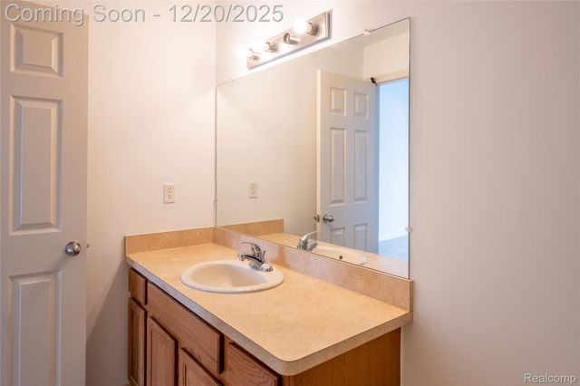 29953 Heritage Parkway, Warren, MI 48092