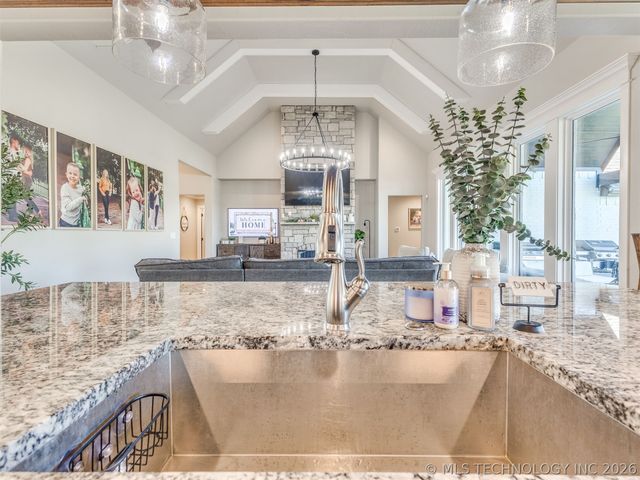 15907 E 106th Place North, Owasso, OK 74055