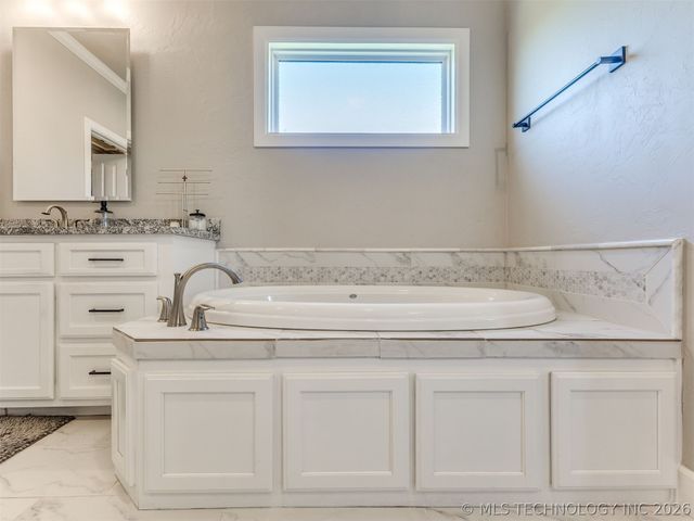 15907 E 106th Place North, Owasso, OK 74055