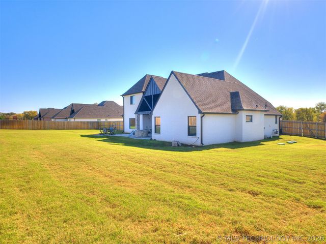 15907 E 106th Place North, Owasso, OK 74055