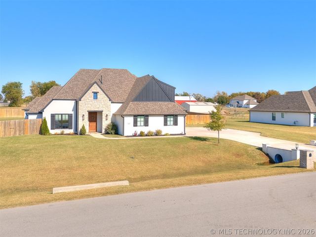 15907 E 106th Place North, Owasso, OK 74055