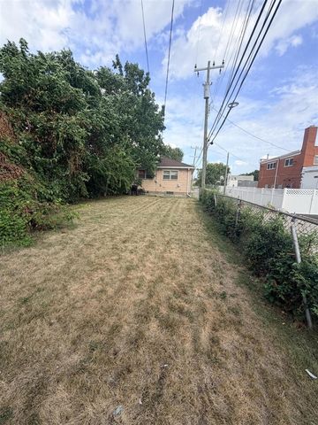 19127 Dwyer Street, Detroit, MI 48234