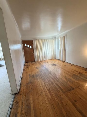 19127 Dwyer Street, Detroit, MI 48234