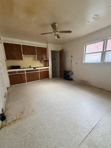 19127 Dwyer Street, Detroit, MI 48234