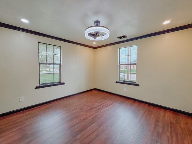 1112 E 13th Avenue, Corsicana, TX 75110