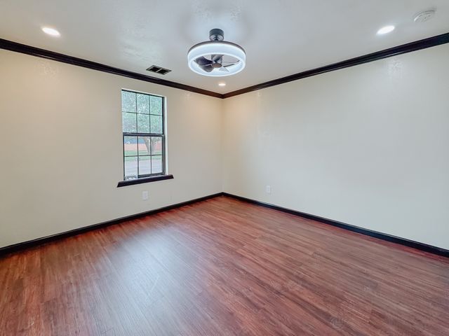 1112 E 13th Avenue, Corsicana, TX 75110