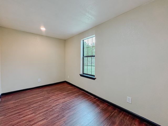 1112 E 13th Avenue, Corsicana, TX 75110