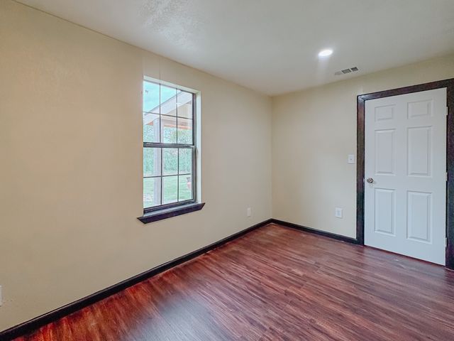 1112 E 13th Avenue, Corsicana, TX 75110