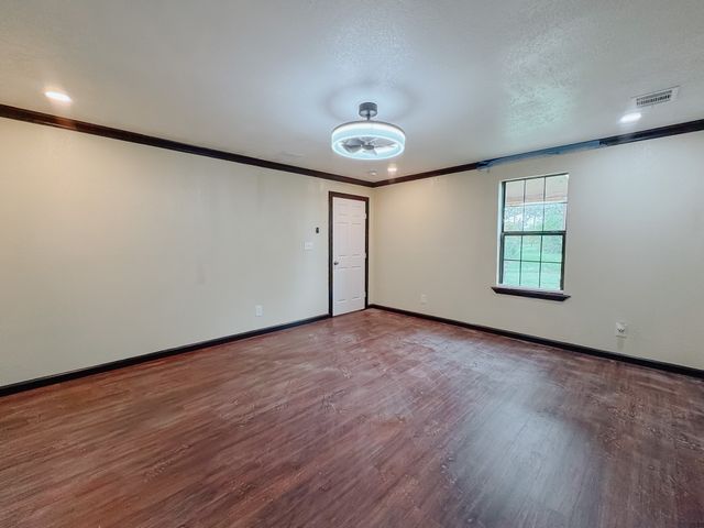 1112 E 13th Avenue, Corsicana, TX 75110