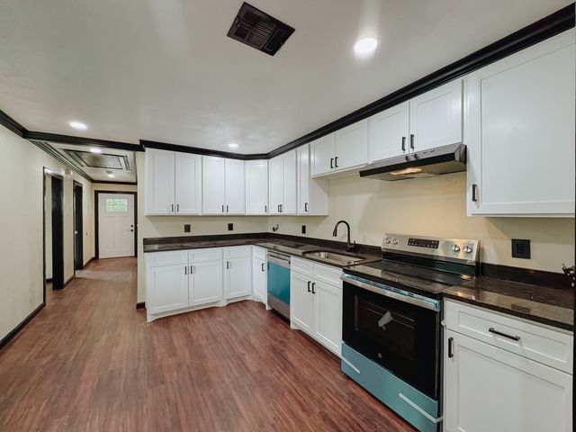 1112 E 13th Avenue, Corsicana, TX 75110