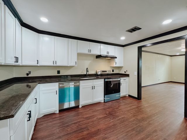 1112 E 13th Avenue, Corsicana, TX 75110