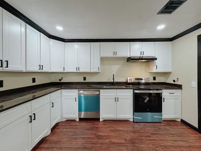 1112 E 13th Avenue, Corsicana, TX 75110