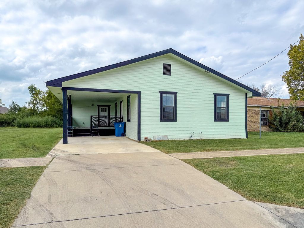 1112 E 13th Avenue, Corsicana, TX 75110