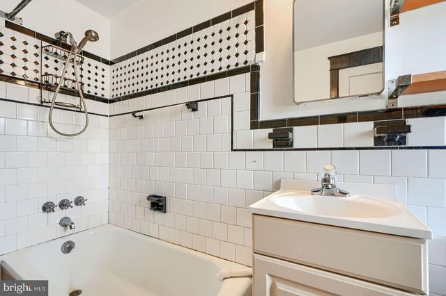 9125 BELAIR RD, Nottingham, MD 21236