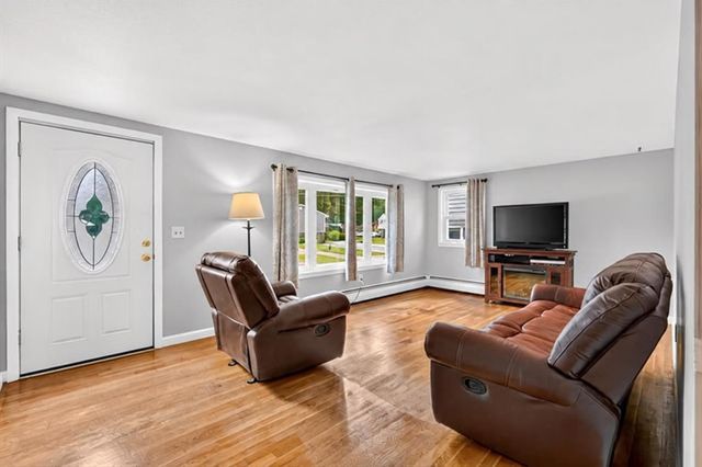 16 Beverly Avenue, Salem, NH 03079