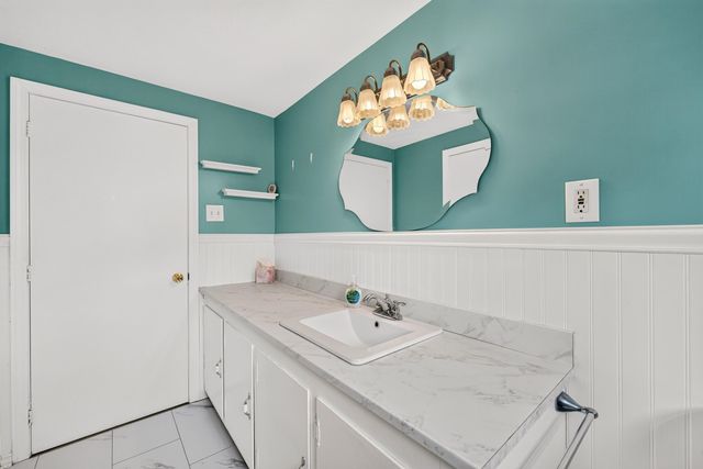 16 Beverly Avenue, Salem, NH 03079