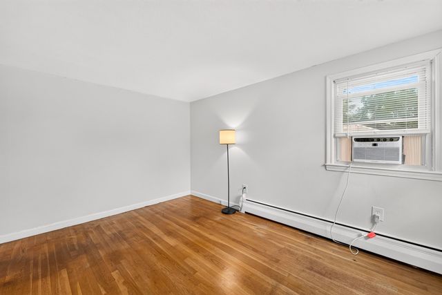 16 Beverly Avenue, Salem, NH 03079