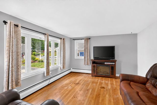 16 Beverly Avenue, Salem, NH 03079